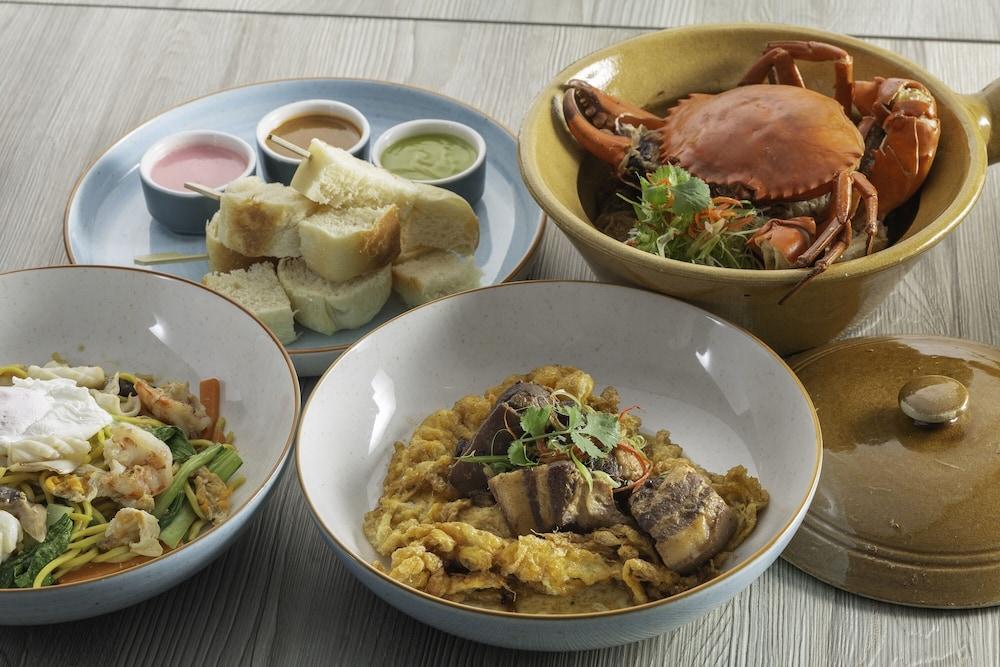 Courtyard By Marriott Phuket Town Hotel Bagian luar foto