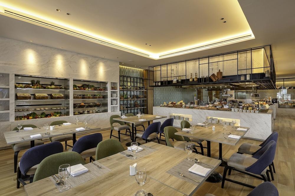 Courtyard By Marriott Phuket Town Hotel Bagian luar foto