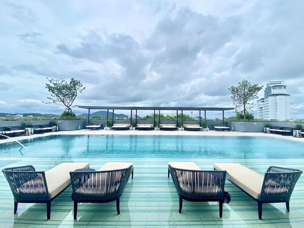 Courtyard By Marriott Phuket Town Hotel Bagian luar foto