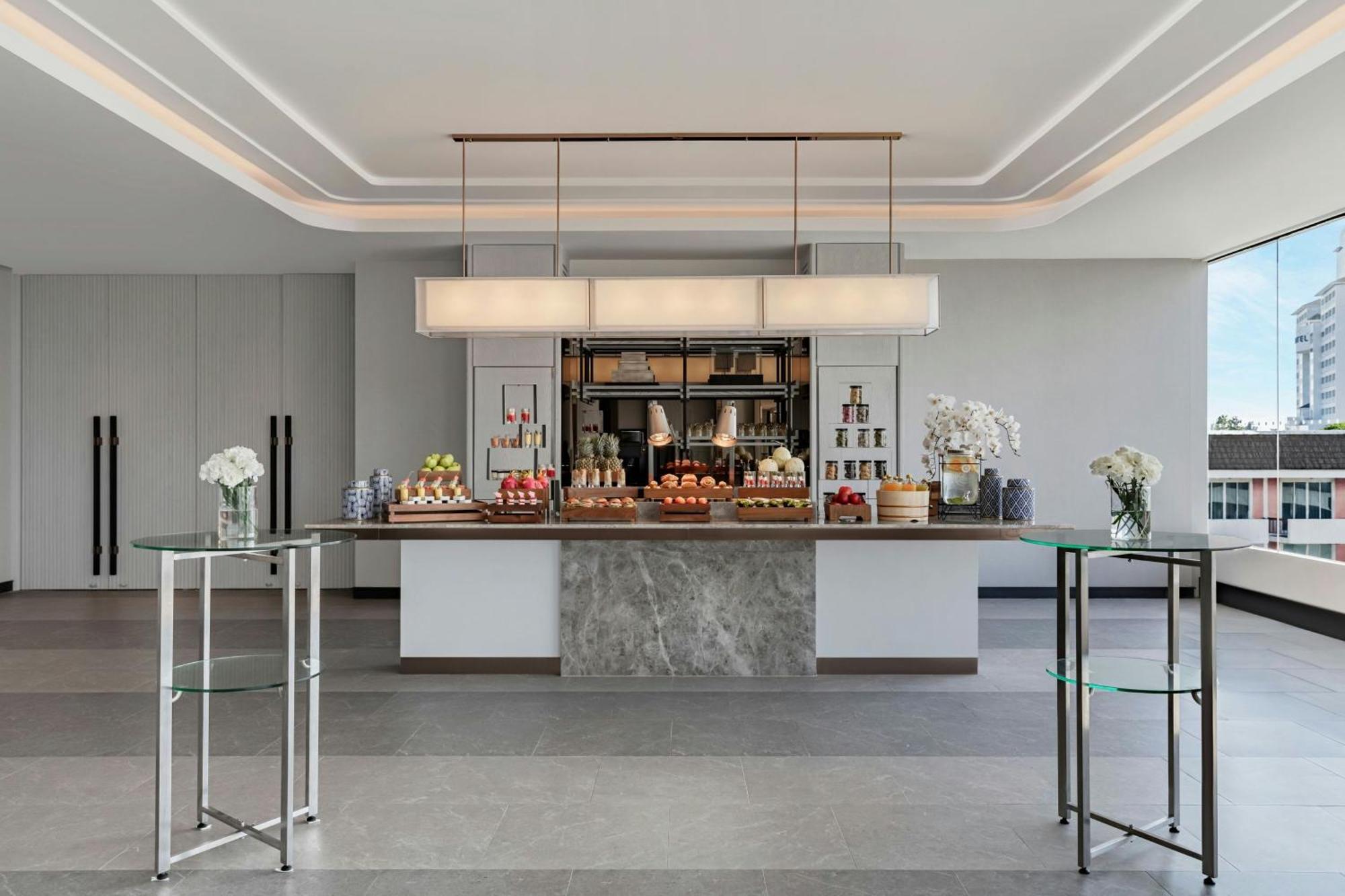 Courtyard By Marriott Phuket Town Hotel Bagian luar foto