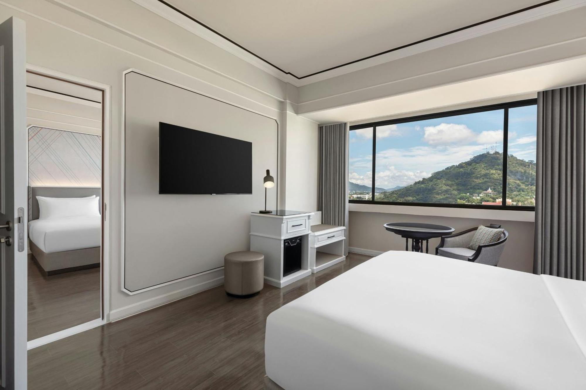 Courtyard By Marriott Phuket Town Hotel Bagian luar foto