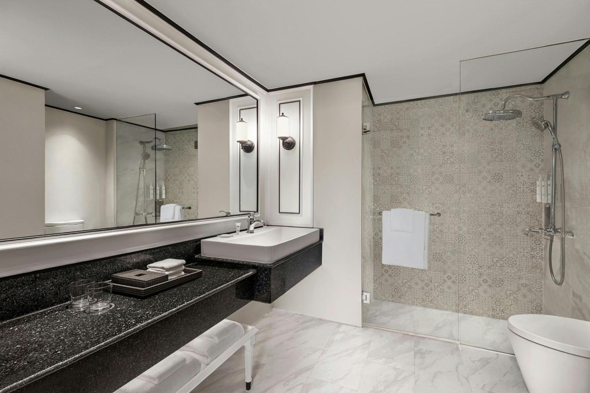Courtyard By Marriott Phuket Town Hotel Bagian luar foto
