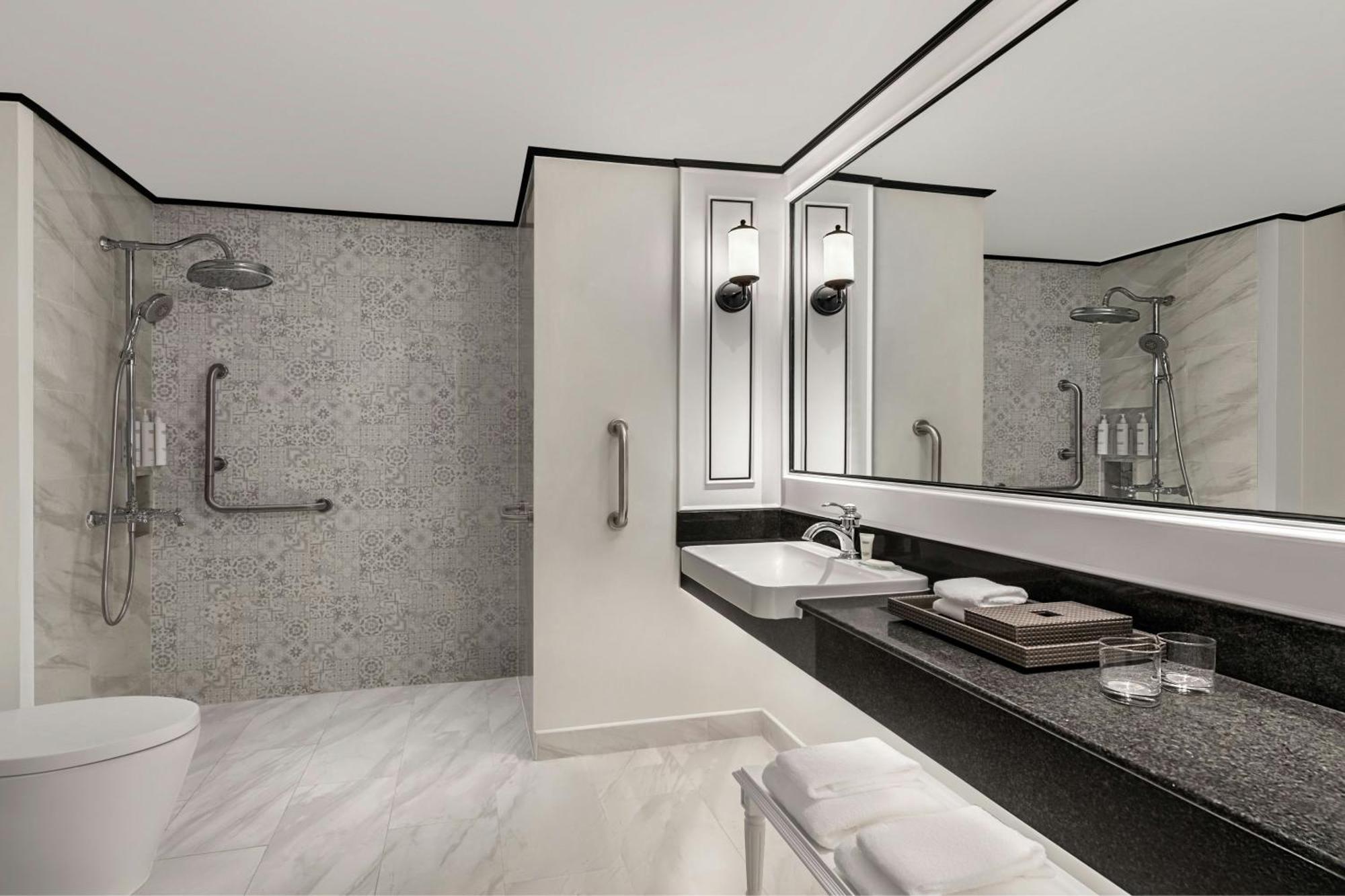 Courtyard By Marriott Phuket Town Hotel Bagian luar foto