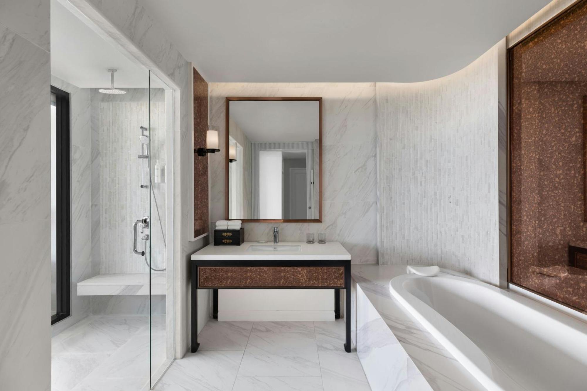 Courtyard By Marriott Phuket Town Hotel Bagian luar foto