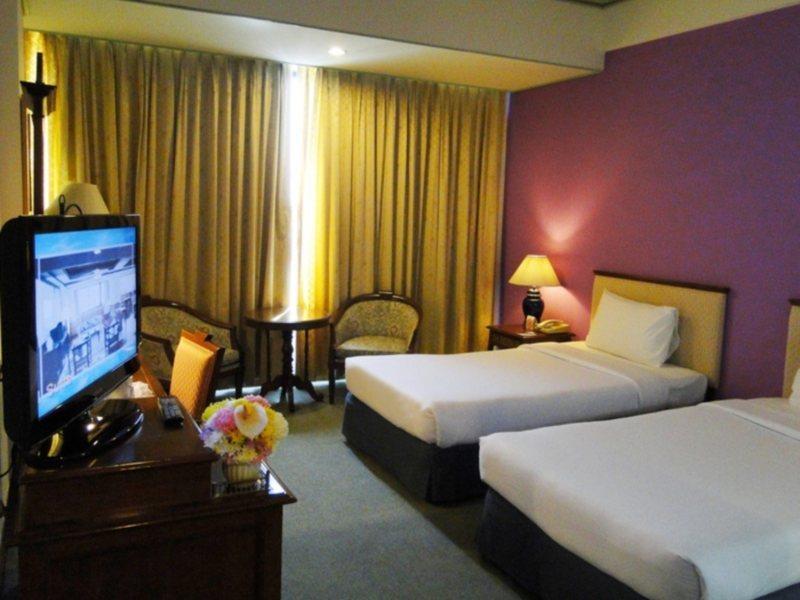Courtyard By Marriott Phuket Town Hotel Bagian luar foto
